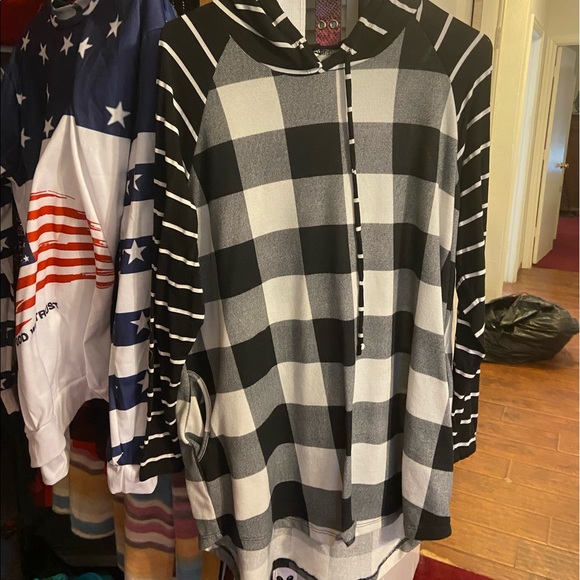 Tops - Ladies shirts/hoodies/cardigan